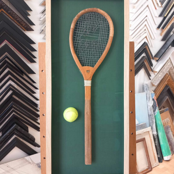 raquette tennis encadree