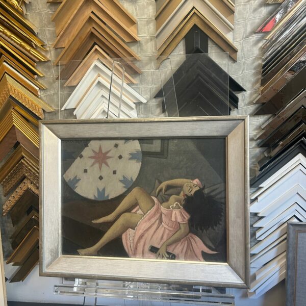 encadrement toile femme allongée